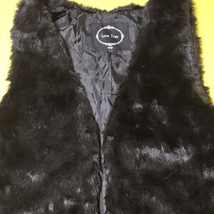 Love Tree Elegant Black Faux Fur Vest